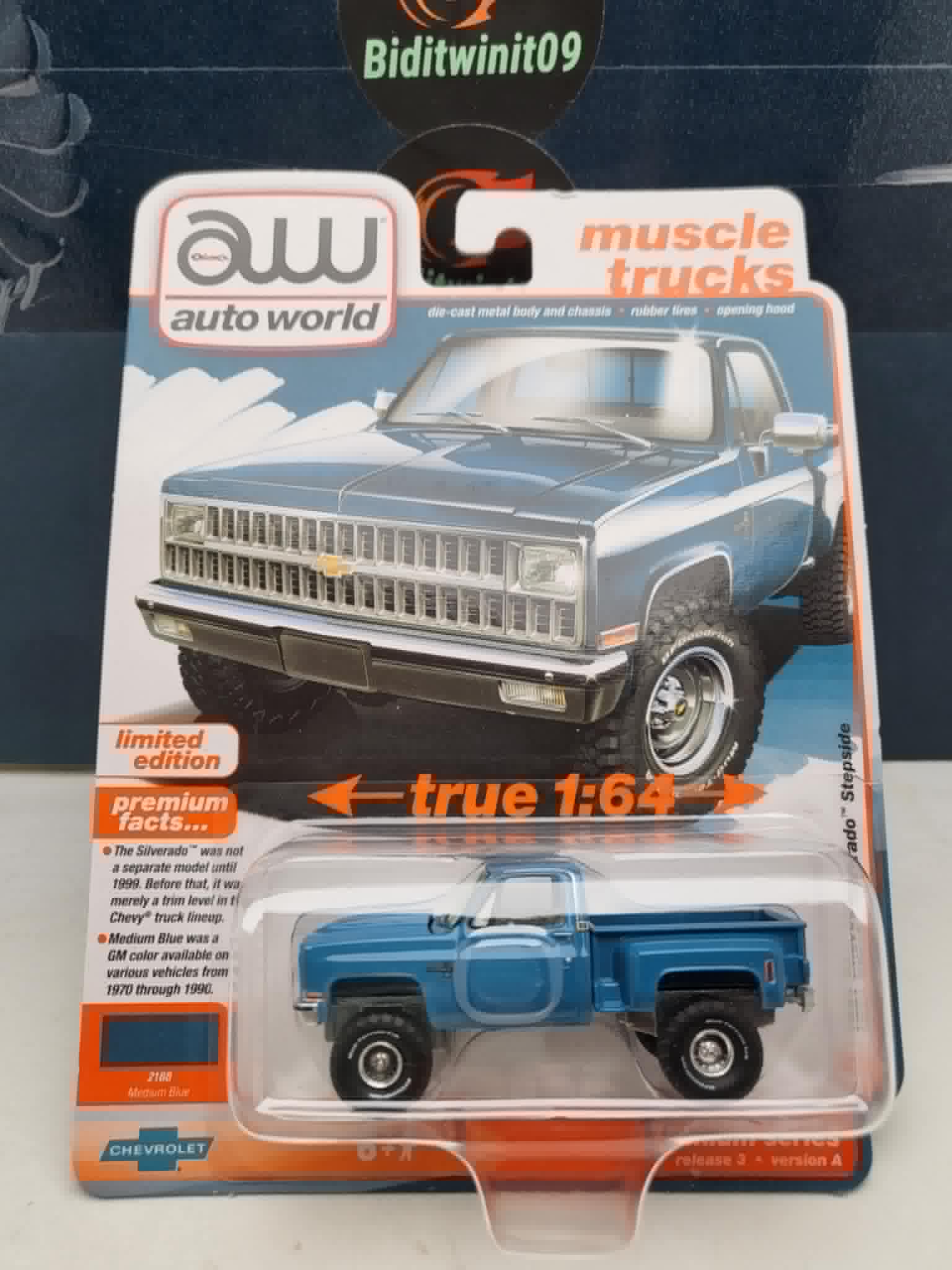 Auto World 2024 R3 Muscle Trucks: Graystone 1981 CHEVROLET SILVERADO Stepside green
